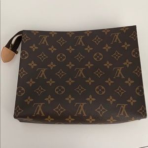 Louis Vuitton Toiletry Monogram 19